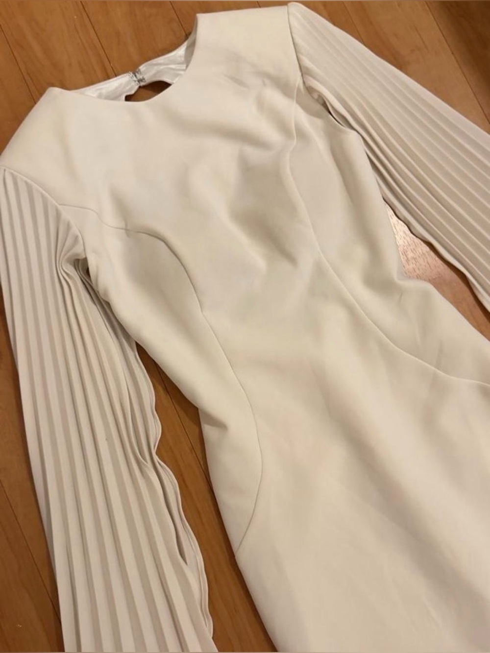 White Jovani dress with pleated sleeves, like a cap almost. And it has open back - Picture 1 of 8